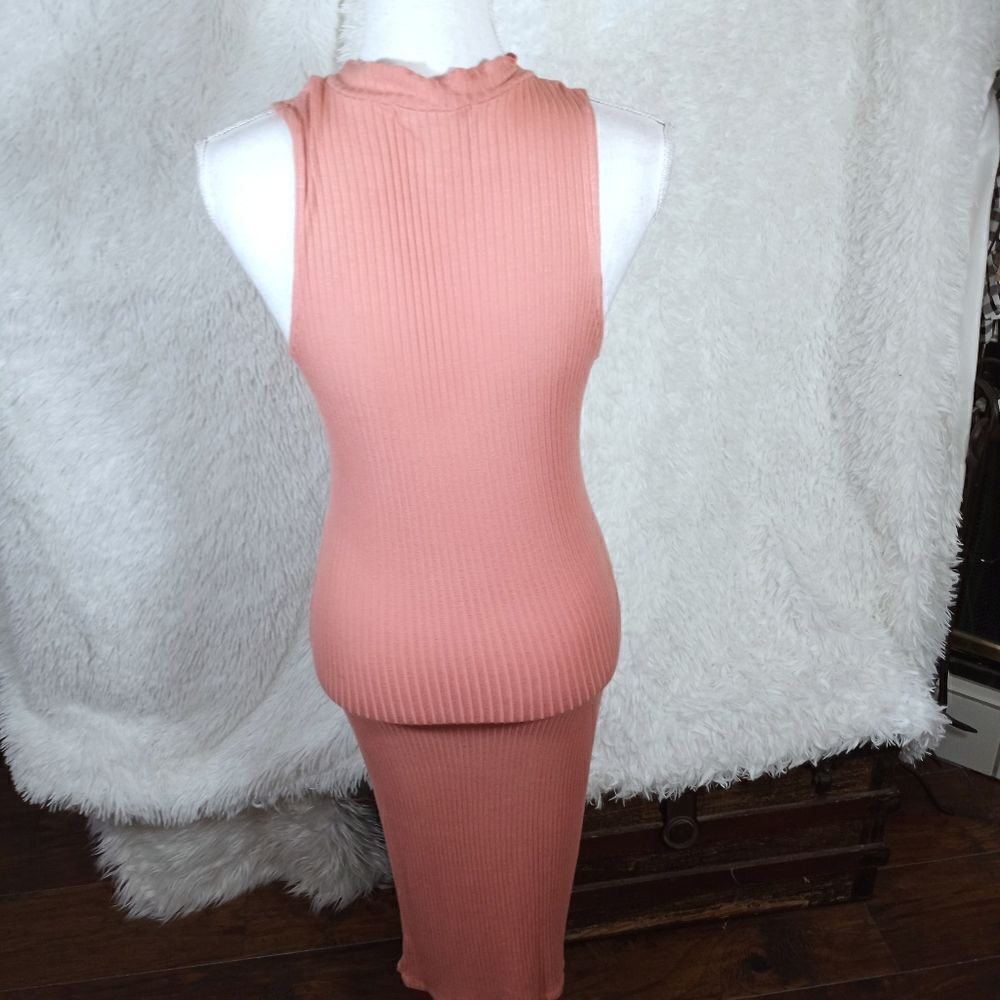 IRIS RIBBED BODYCON MIDI DRESS SZ.L EUC - Picture 6 of 9